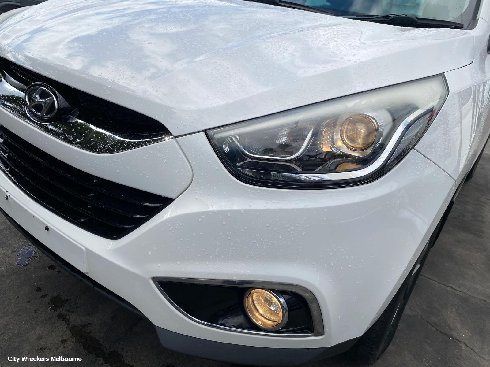 HYUNDAI IX35 LEFT FRONT DOOR, LM SERIES, NON MOULD TYPE, 11/2009 - 01/2016