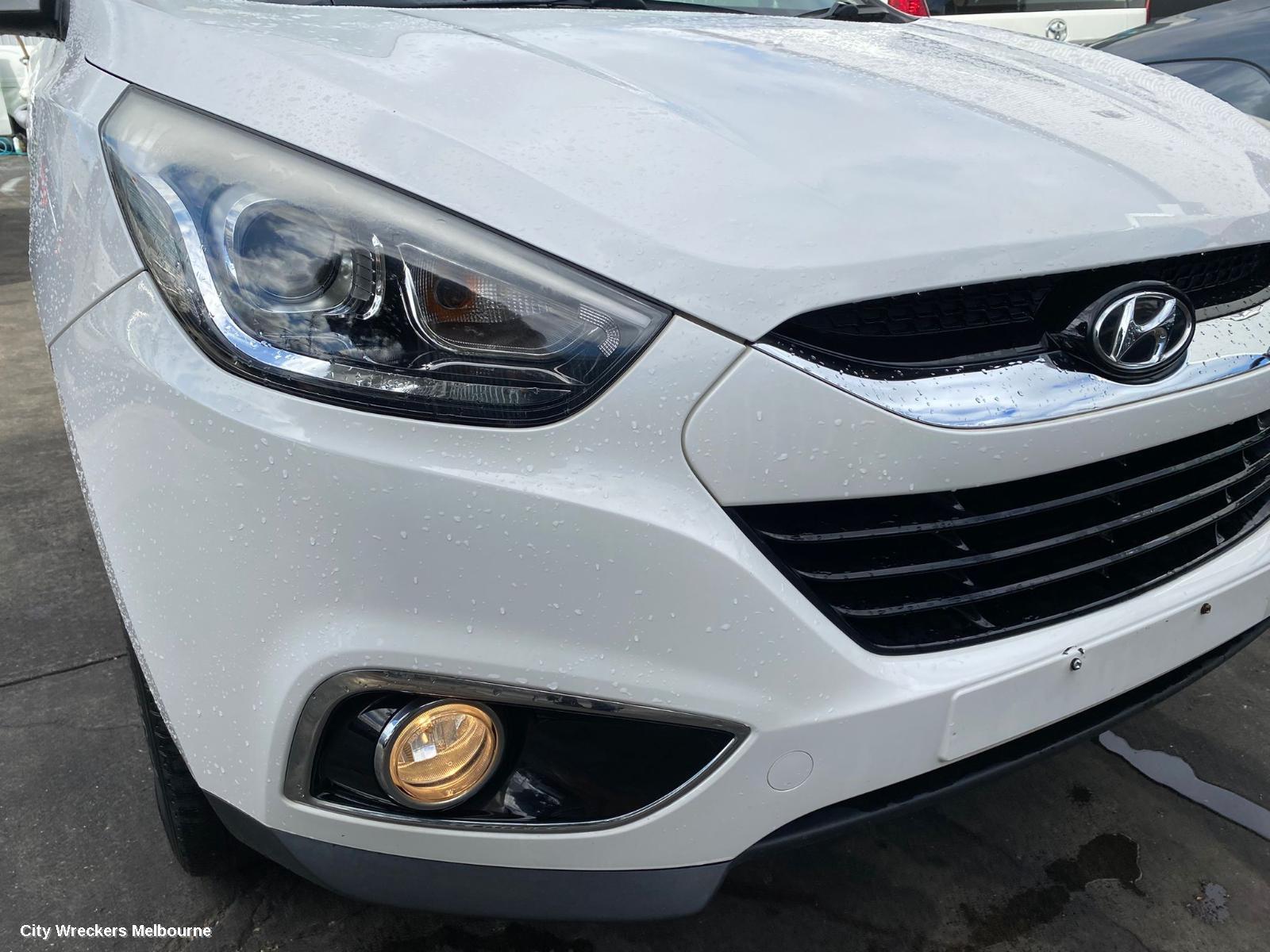 HYUNDAI IX35 LEFT FRONT DOOR, LM SERIES, NON MOULD TYPE, 11/2009 - 01/2016