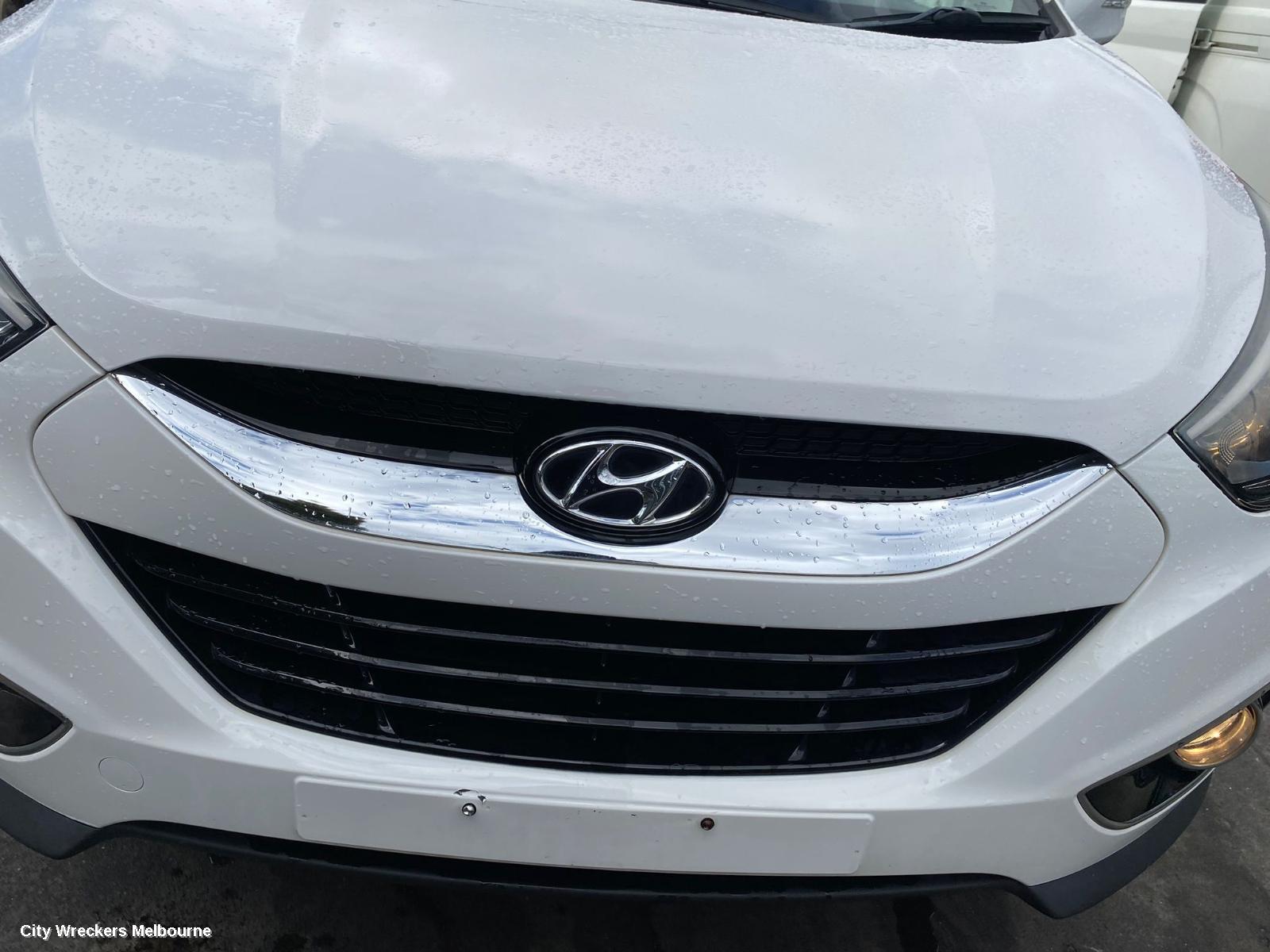 HYUNDAI IX35 LEFT FRONT DOOR, LM SERIES, NON MOULD TYPE, 11/2009 - 01/2016