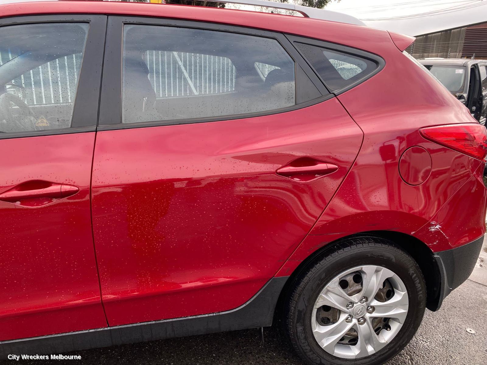 HYUNDAI IX35 LEFT FRONT DOOR, LM SERIES, NON MOULD TYPE, 11/2009 - 01/2016