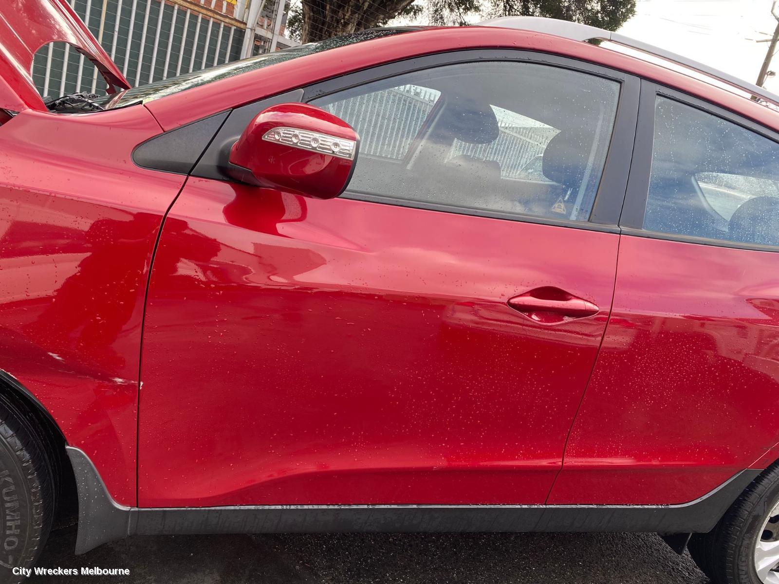 HYUNDAI IX35 LEFT FRONT DOOR, LM SERIES, NON MOULD TYPE, 11/2009 - 01/2016