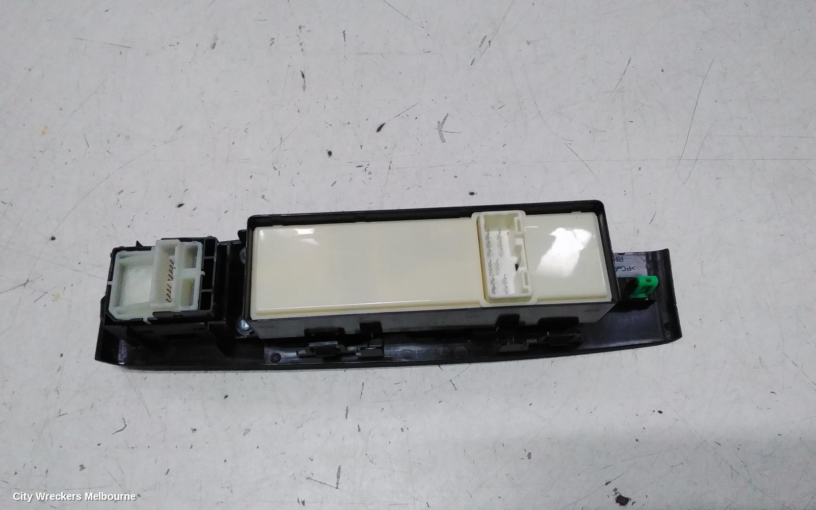 ISUZU DMAX PWR DR WIND SWITCH, RH FRONT (MASTER SWITCH), 4 DOOR, NON FOLD BUTTON TYPE, RG, 07/2020 ONWARDS