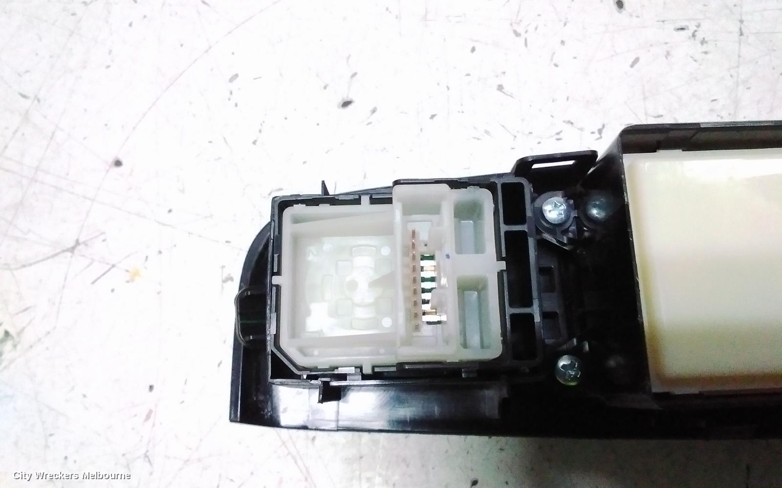 ISUZU DMAX PWR DR WIND SWITCH, RH FRONT (MASTER SWITCH), 4 DOOR, NON FOLD BUTTON TYPE, RG, 07/2020 ONWARDS