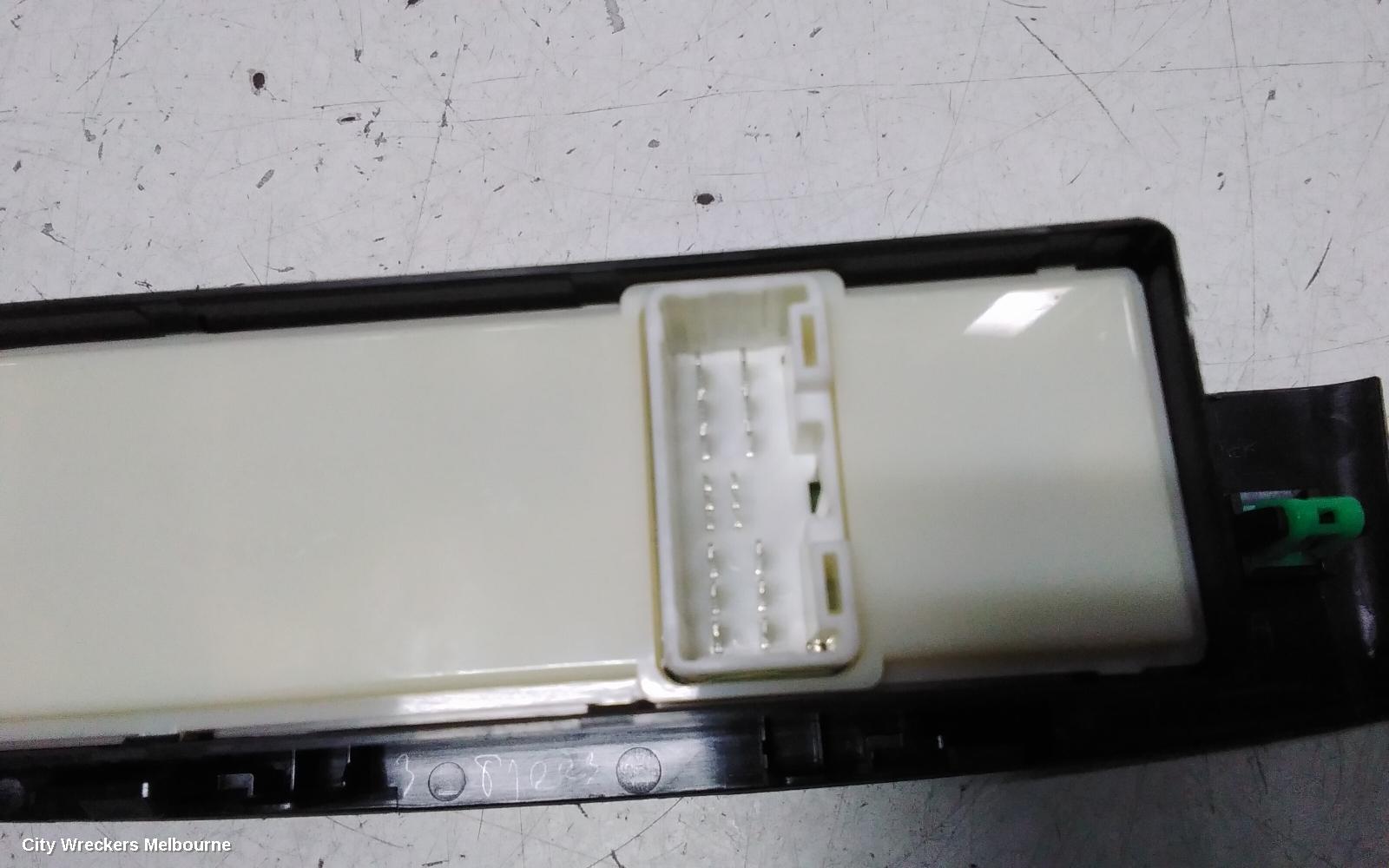ISUZU DMAX PWR DR WIND SWITCH, RH FRONT (MASTER SWITCH), 4 DOOR, NON FOLD BUTTON TYPE, RG, 07/2020 ONWARDS