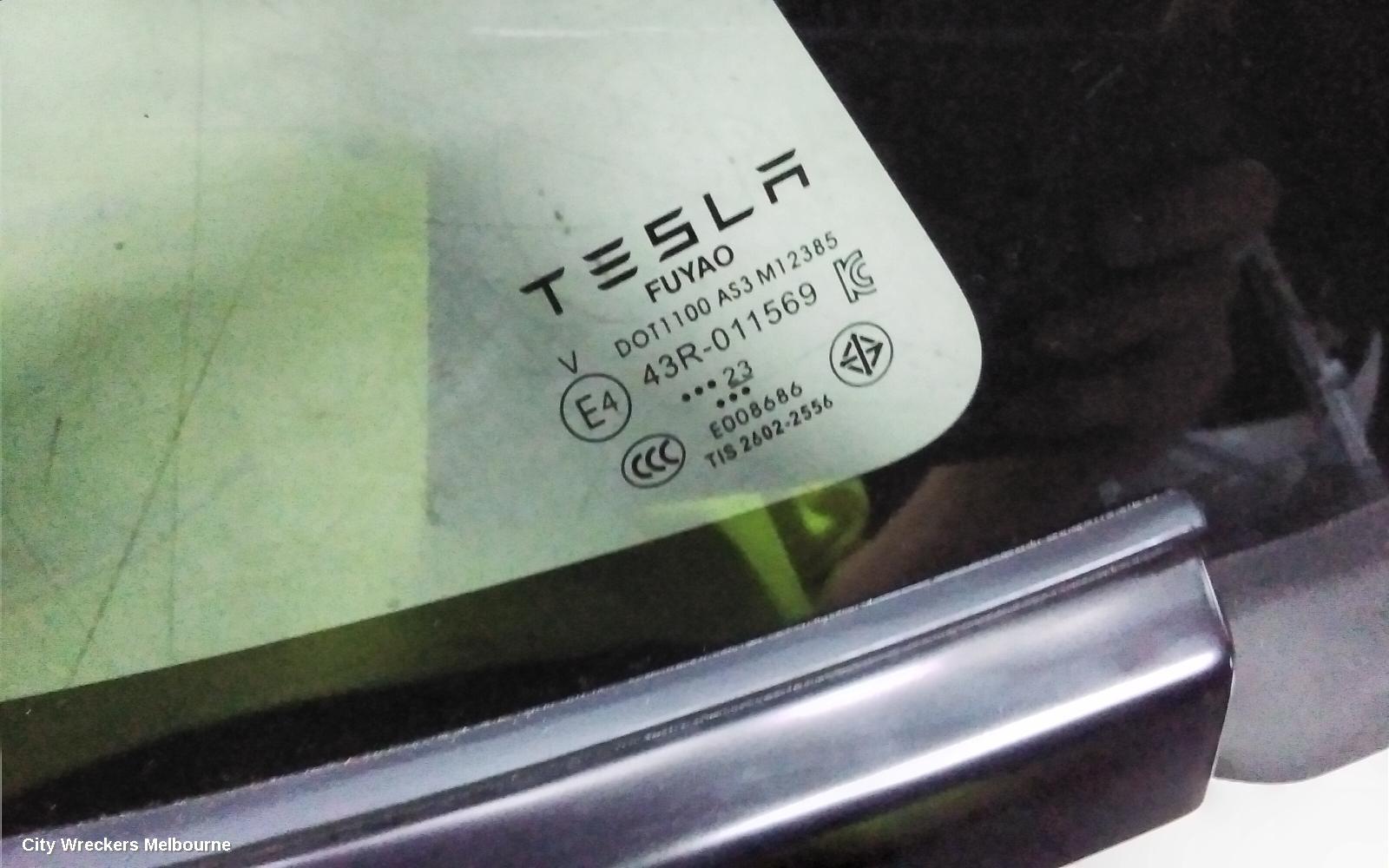 TESLA MODEL Y RIGHT REAR 1/4 DOOR GLASS, 1ST GEN, 03/2022 ONWARDS