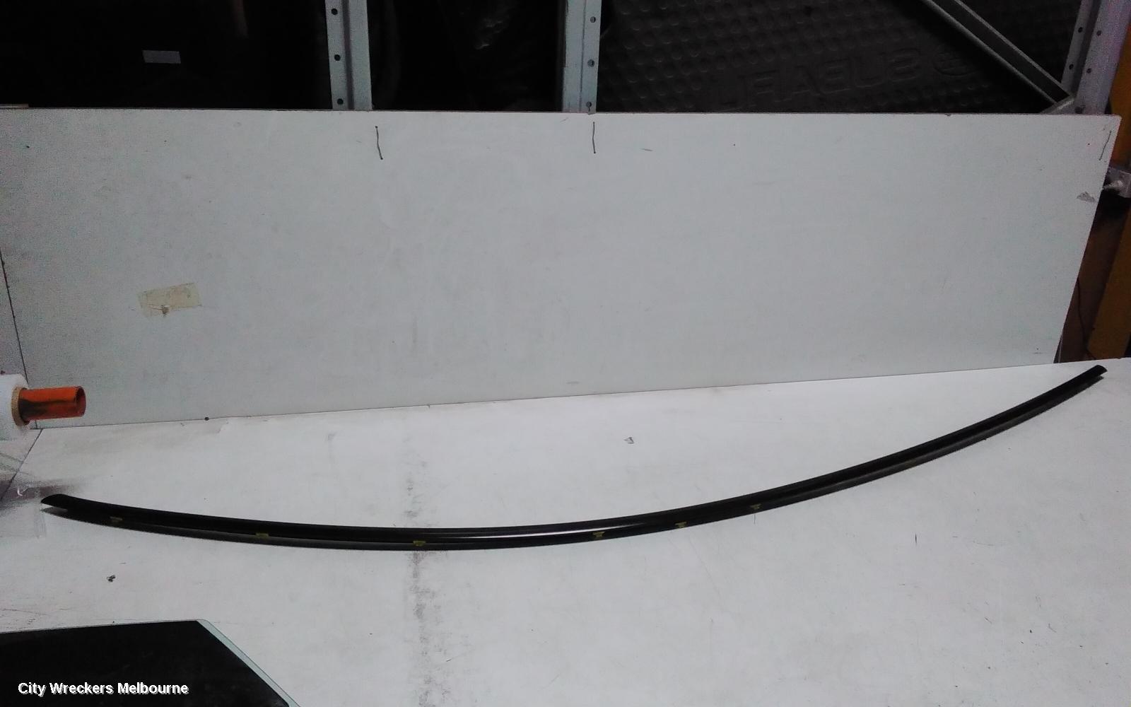 TESLA MODEL Y, 1ST GEN, 03/2022 ONWARDS, RIGHT BELT MOULD: 150380