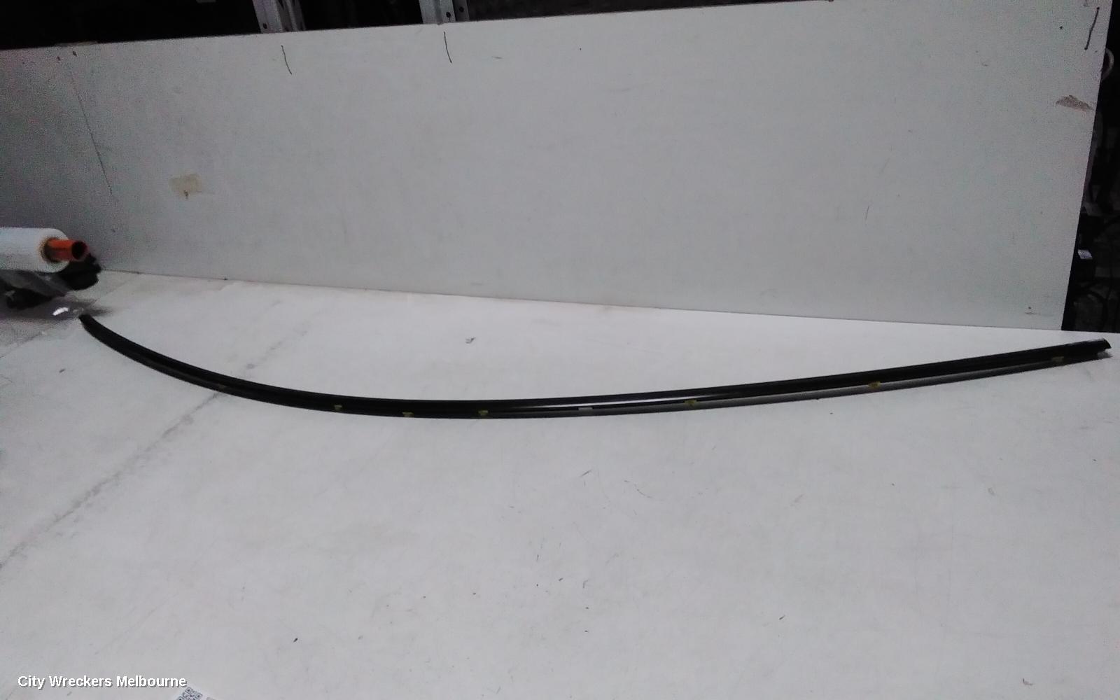 TESLA MODEL Y, 1ST GEN, 03/2022 ONWARDS, RIGHT BELT MOULD: 150380