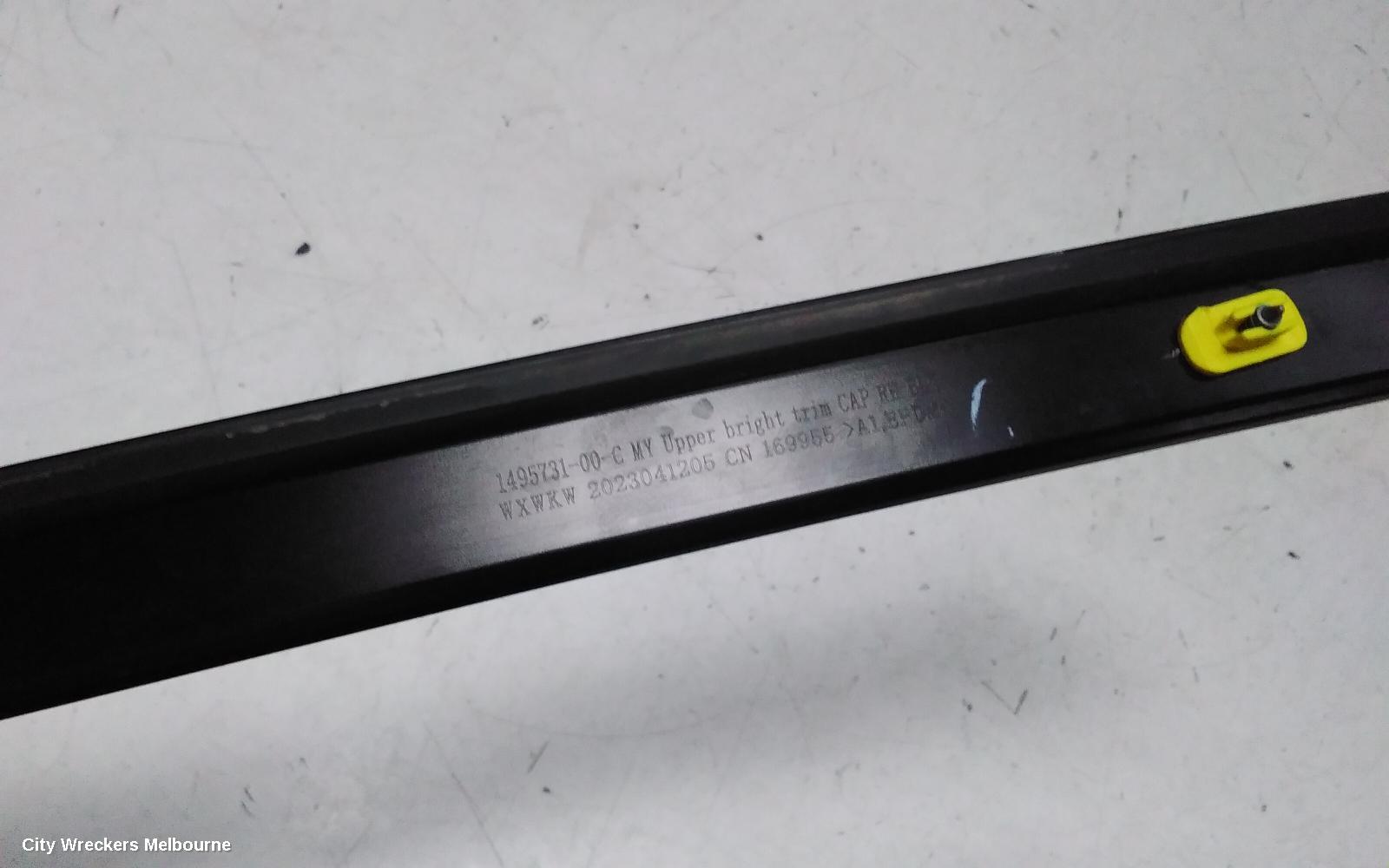 TESLA MODEL Y, 1ST GEN, 03/2022 ONWARDS, RIGHT BELT MOULD: 150380