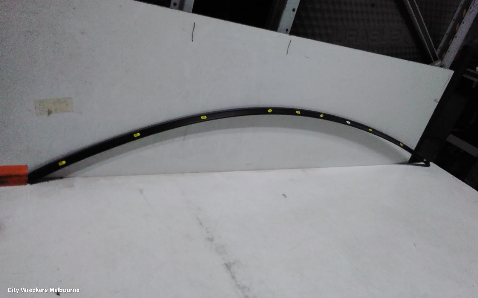TESLA MODEL Y, 1ST GEN, 03/2022 ONWARDS, RIGHT BELT MOULD: 150380