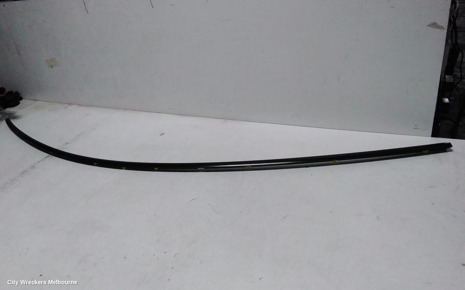 TESLA MODEL Y, 1ST GEN, 03/2022 ONWARDS, RIGHT BELT MOULD: 150380