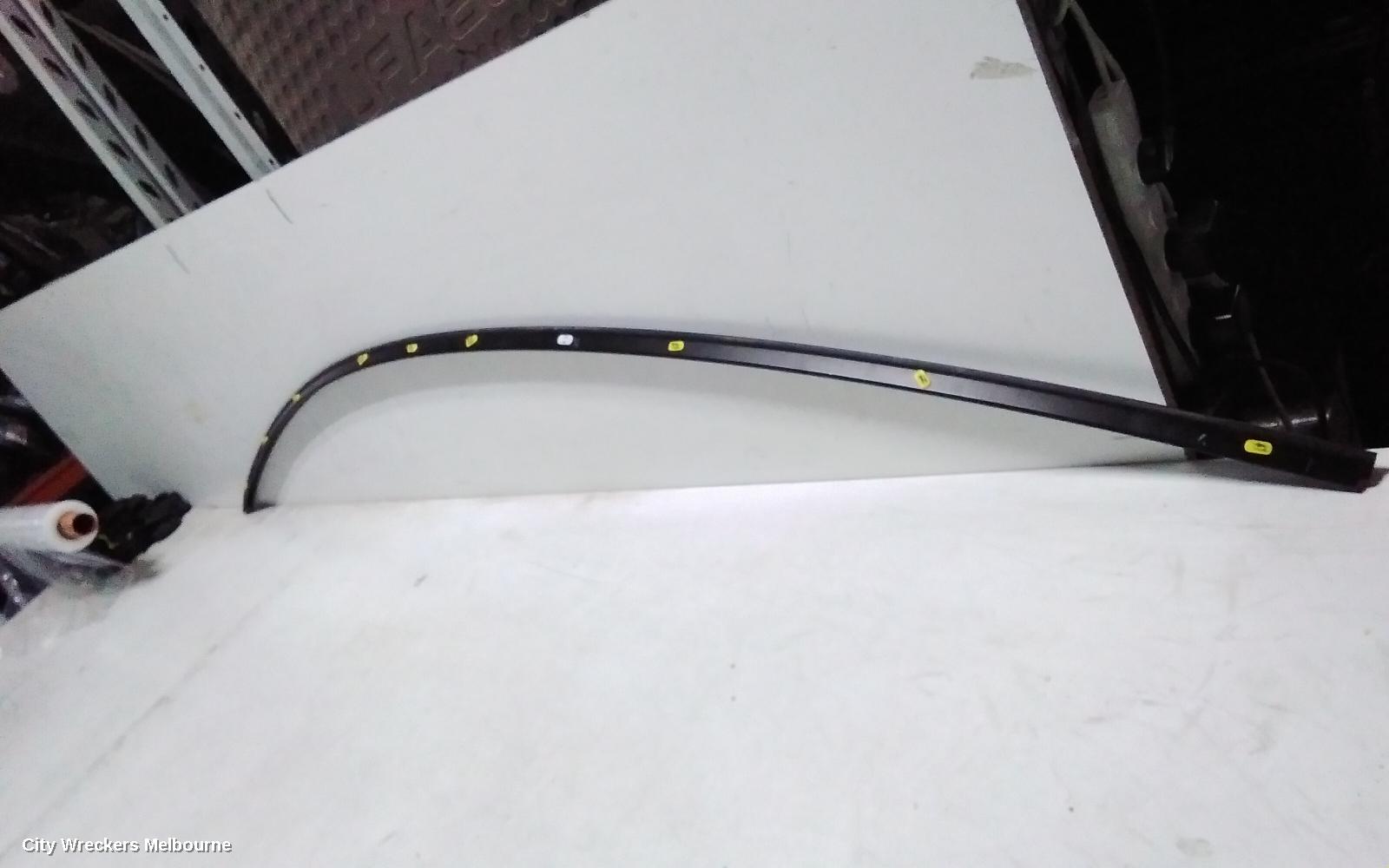 TESLA MODEL Y, 1ST GEN, 03/2022 ONWARDS, RIGHT BELT MOULD: 150380