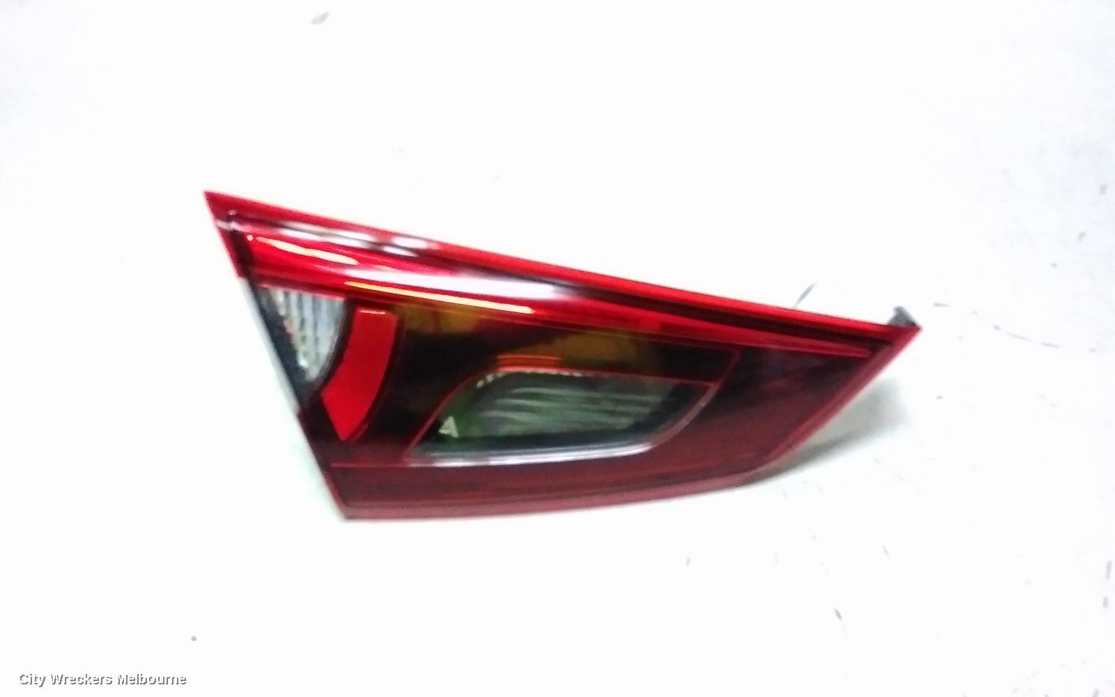 MAZDA 2 REAR GARNISH, DL, BOOTLID LAMP (LH SIDE), 08/2015 ONWARDS