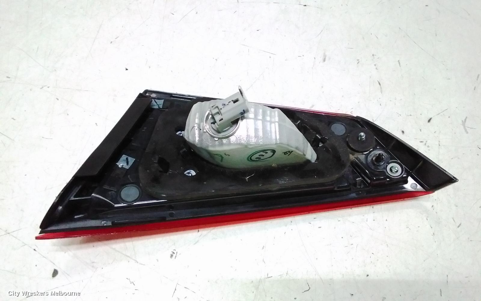 MAZDA 2 REAR GARNISH, DL, BOOTLID LAMP (LH SIDE), 08/2015 ONWARDS