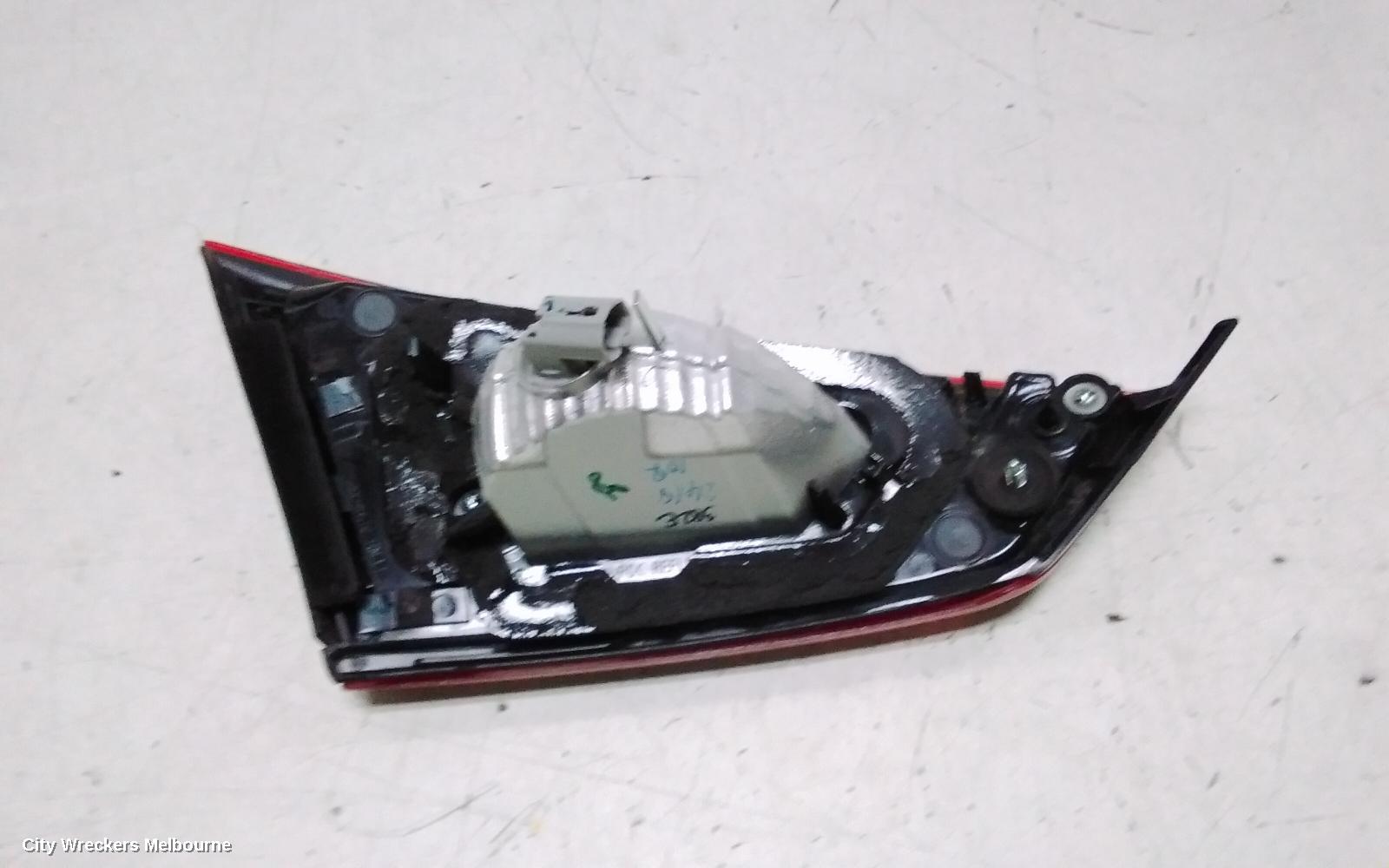 MAZDA 2 REAR GARNISH, DL, BOOTLID LAMP (RH SIDE), 08/2015 ONWARDS