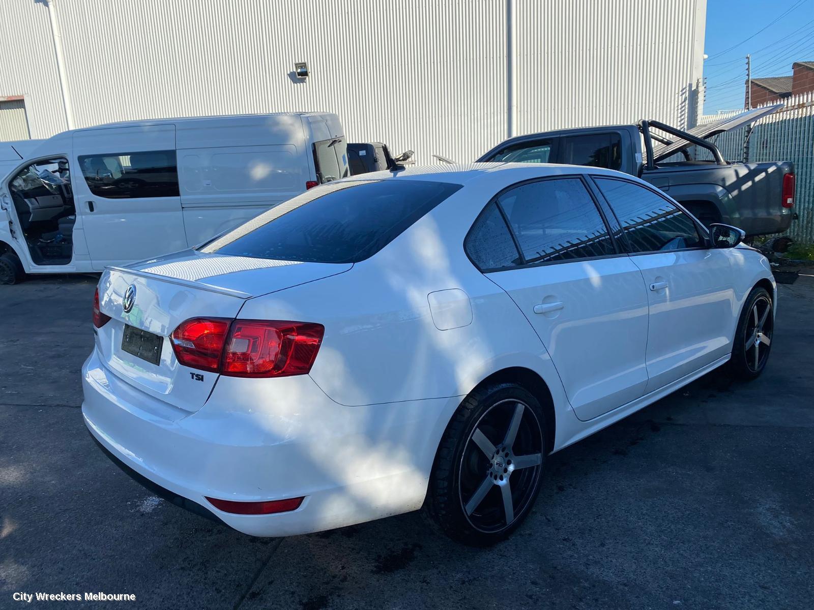 VOLKSWAGEN JETTA RIGHT GUARD, 1B, 02/2011 - 12/2017