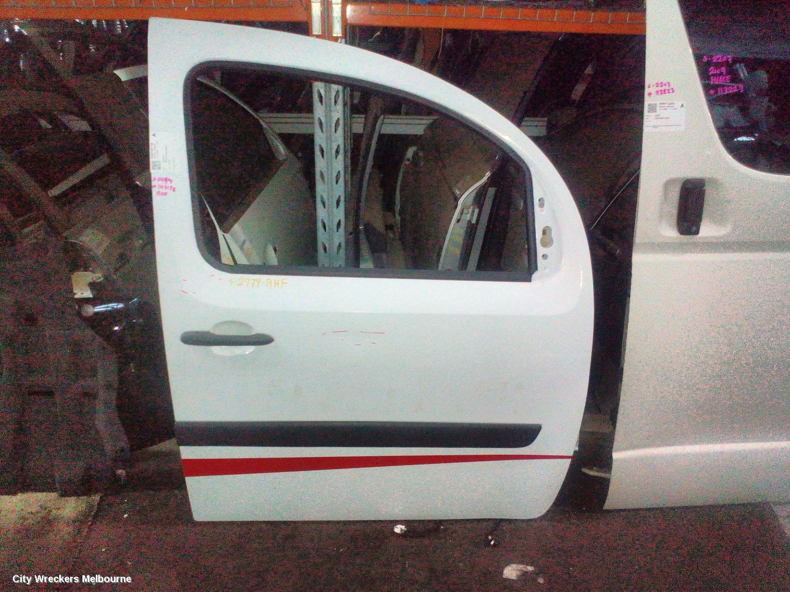 RENAULT KANGOO RIGHT FRONT DOOR, X61, 09/2013 - 02/2022