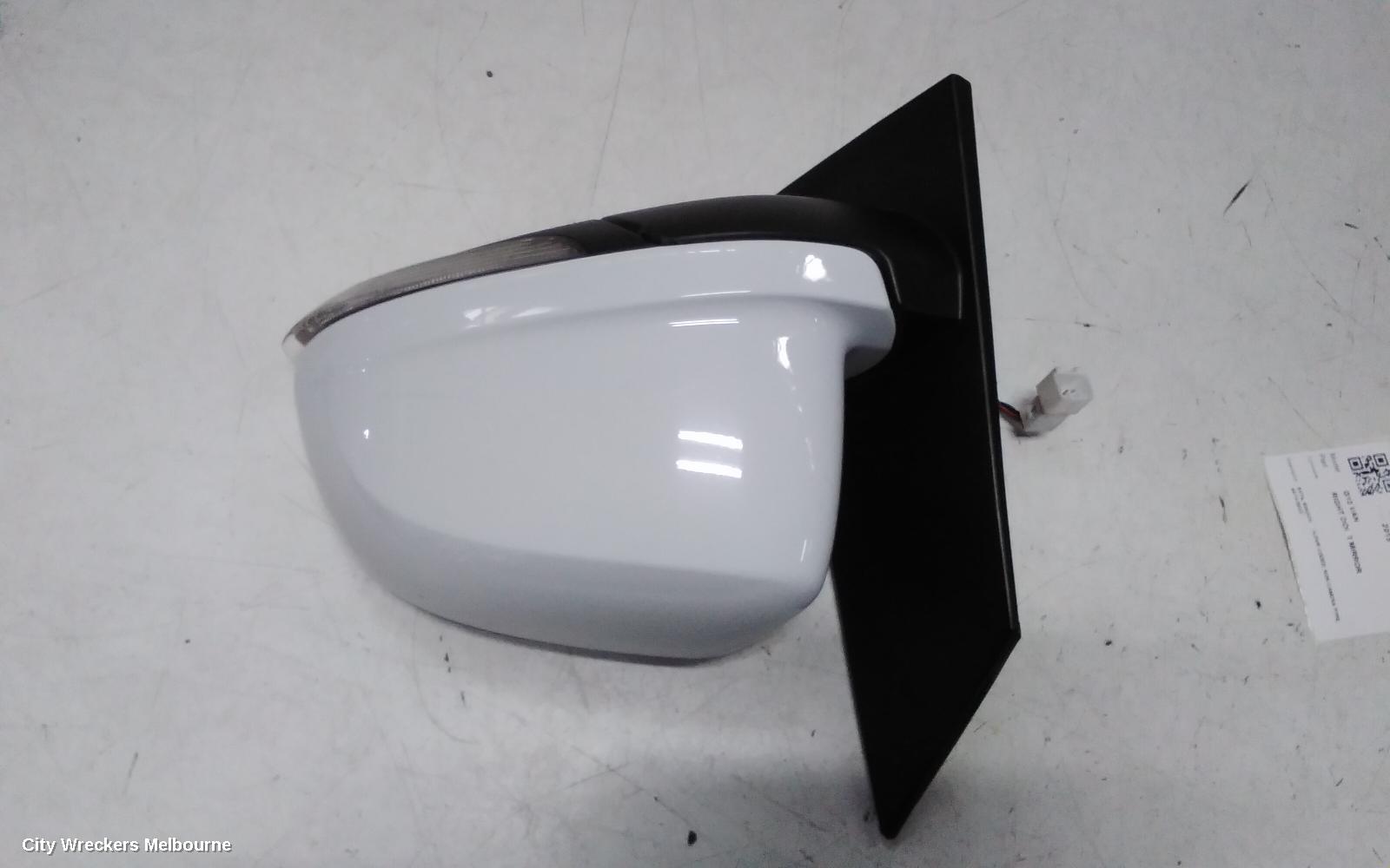LDV G10 LEFT DOOR MIRROR, SV7A, W/ MANUAL FOLD, NON CAMERA TYPE, COLOUR CODED, WAGON, 04/2015 - 08/2022