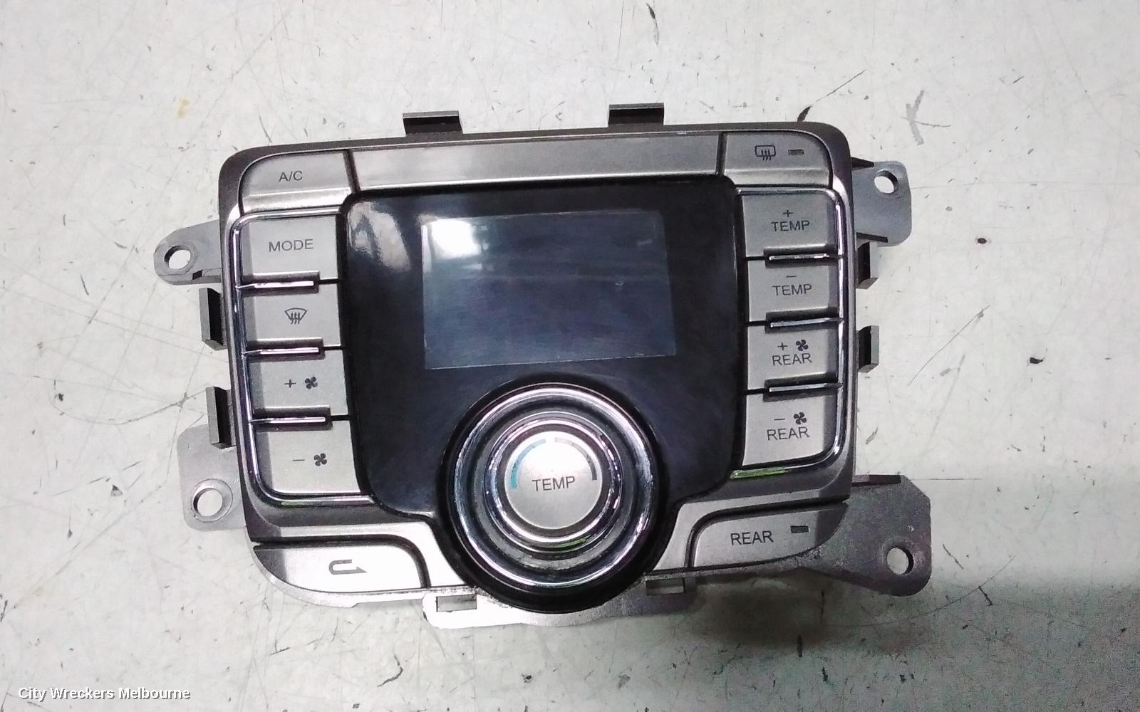 LDV G10 HEATER/AC CONTROLS, (G10) SV7C, FRONT, CLIMATE CONTROL, NON REAR CONTROL BUTTON TYPE, VAN, 04/2015 - 08/2022