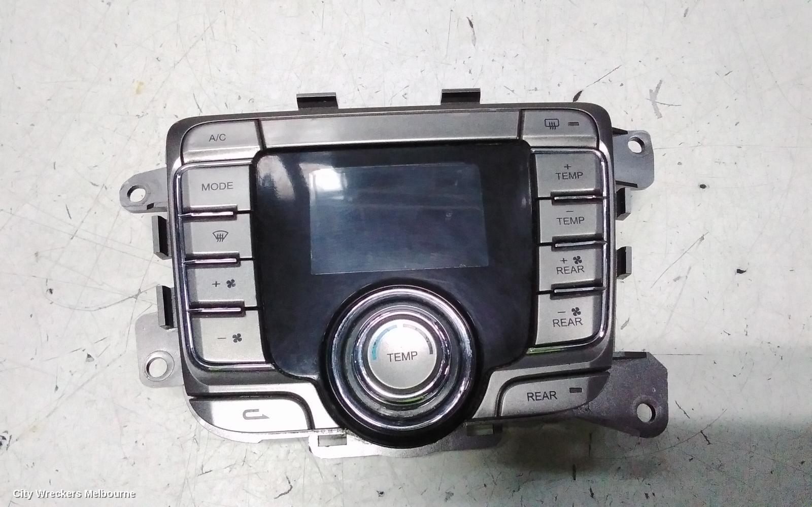 LDV G10 HEATER/AC CONTROLS, (G10) SV7C, FRONT, CLIMATE CONTROL, NON REAR CONTROL BUTTON TYPE, VAN, 04/2015 - 08/2022