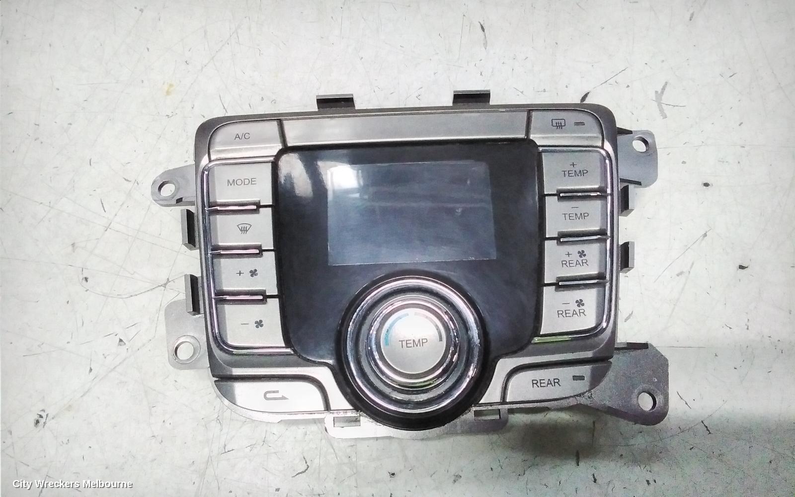 LDV G10 HEATER/AC CONTROLS, (G10) SV7C, FRONT, CLIMATE CONTROL, NON REAR CONTROL BUTTON TYPE, VAN, 04/2015 - 08/2022