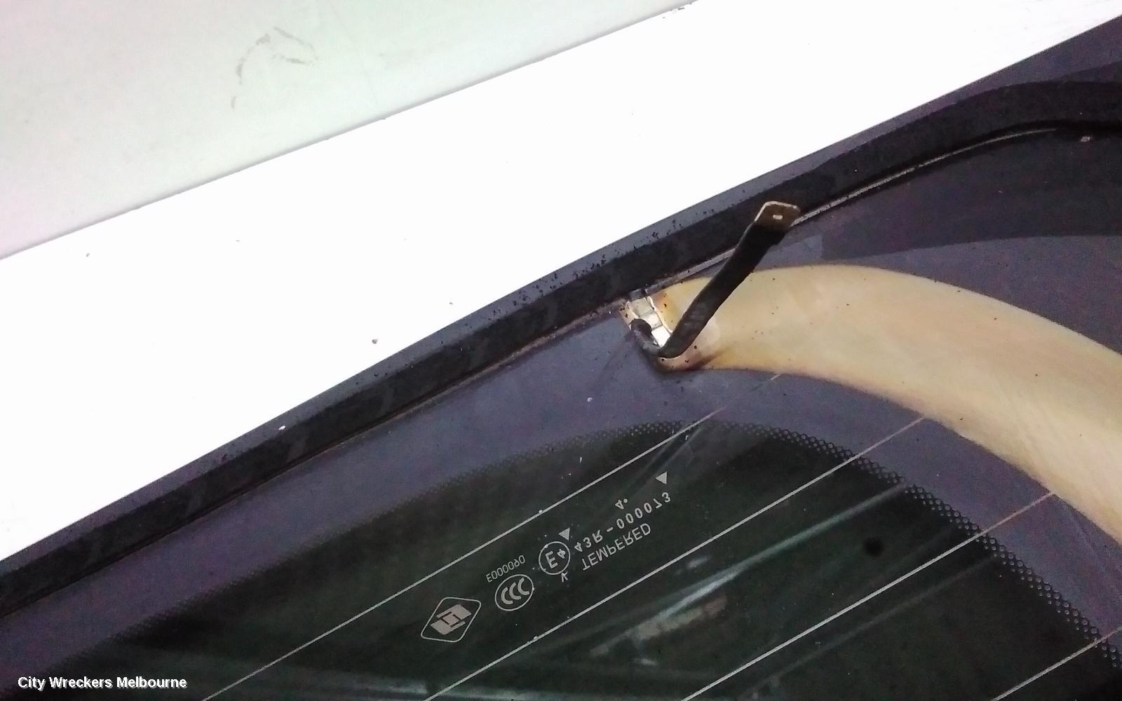 LDV G10 REAR/TAILGATE GLASS, LIFTGATE GLASS, W/ WIPER HOLE TYPE, SV7A/SV7C, WAGON/VAN, 04/2015 ONWARDS