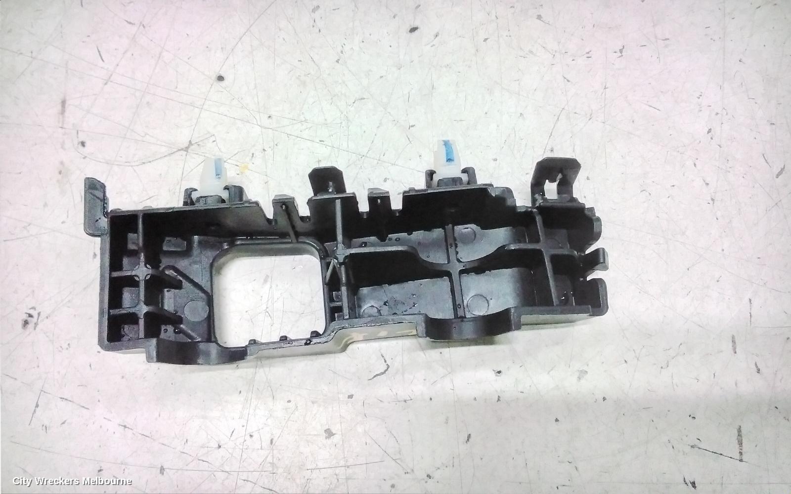 HYUNDAI TUCSON, TL, 06/2015 - 01/2021, LHF BRACKET: 147292