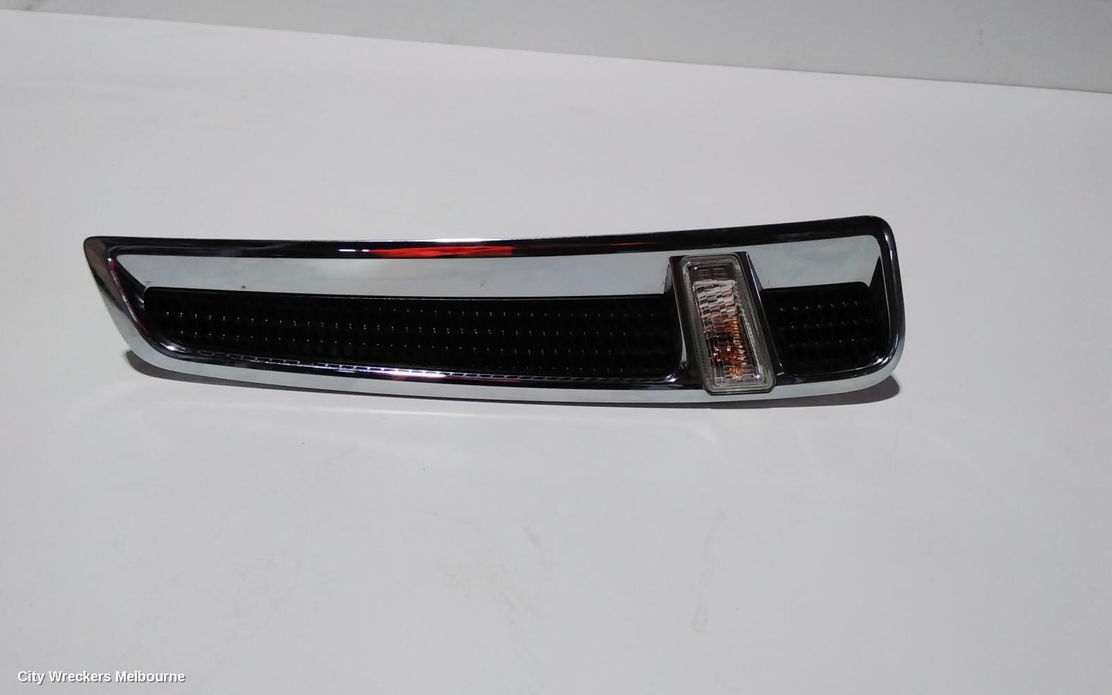 HOLDEN COMMODORE RIGHT INDICATOR/FOG/SIDE, GUARD FLASHER (REPEATER), VF, 05/2013 - 12/2017