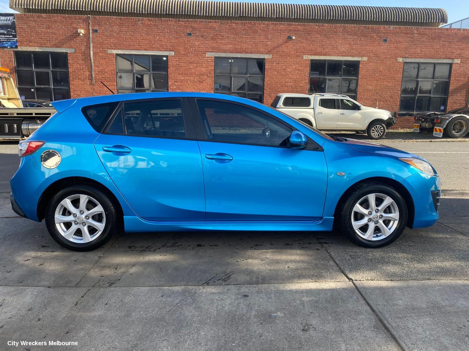 MAZDA 3 LEFT DRIVESHAFT, AUTO T/M, PETROL, 2.0, NON SKYACTIV, FRONT, BL, 04/2009 - 10/2013