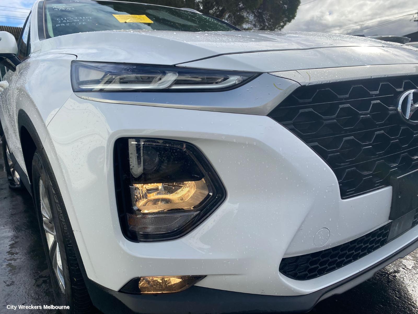 HYUNDAI SANTA FE, TM, 03/2018 - 10/2023, RADIATOR TOP PLASTIC TRIM: 107079