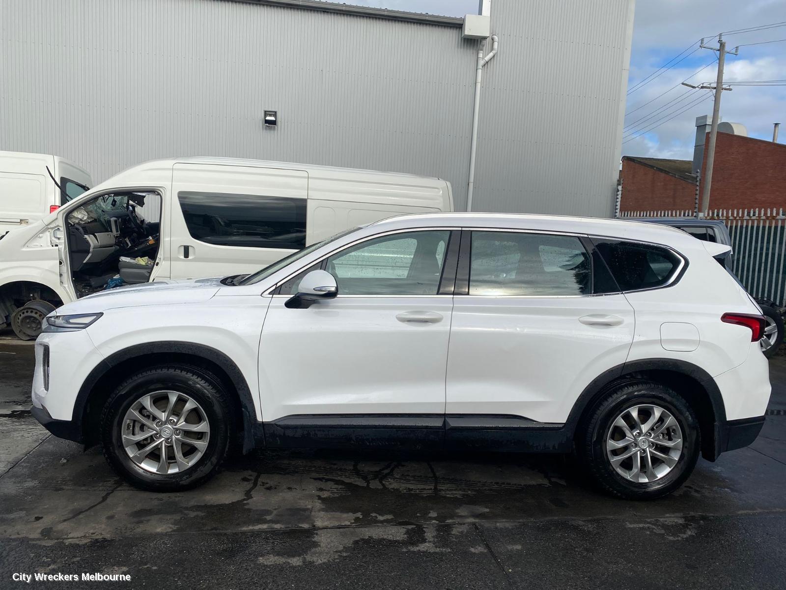 HYUNDAI SANTA FE, TM, 03/2018 - 10/2023, RADIATOR TOP PLASTIC TRIM: 107079