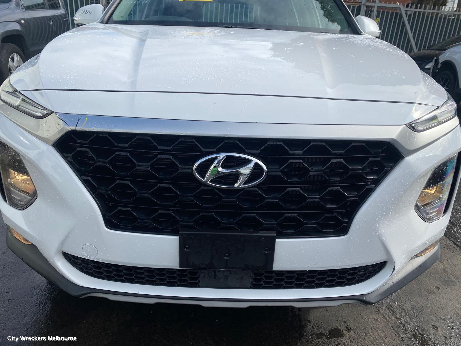 HYUNDAI SANTA FE, TM, 03/2018 - 10/2023, RADIATOR TOP PLASTIC TRIM: 107079