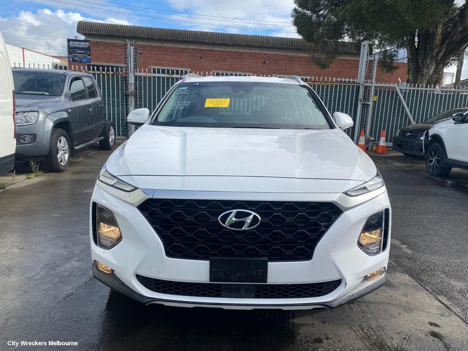 HYUNDAI SANTA FE, TM, 03/2018 - 10/2023, RADIATOR TOP PLASTIC TRIM: 107079