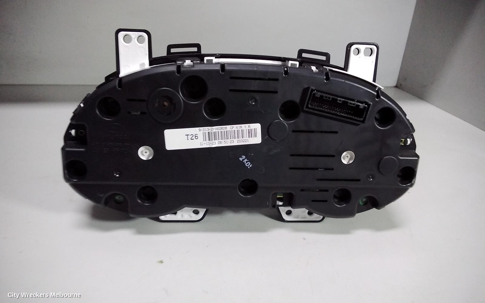 HYUNDAI VELOSTER SPEEDOMETER