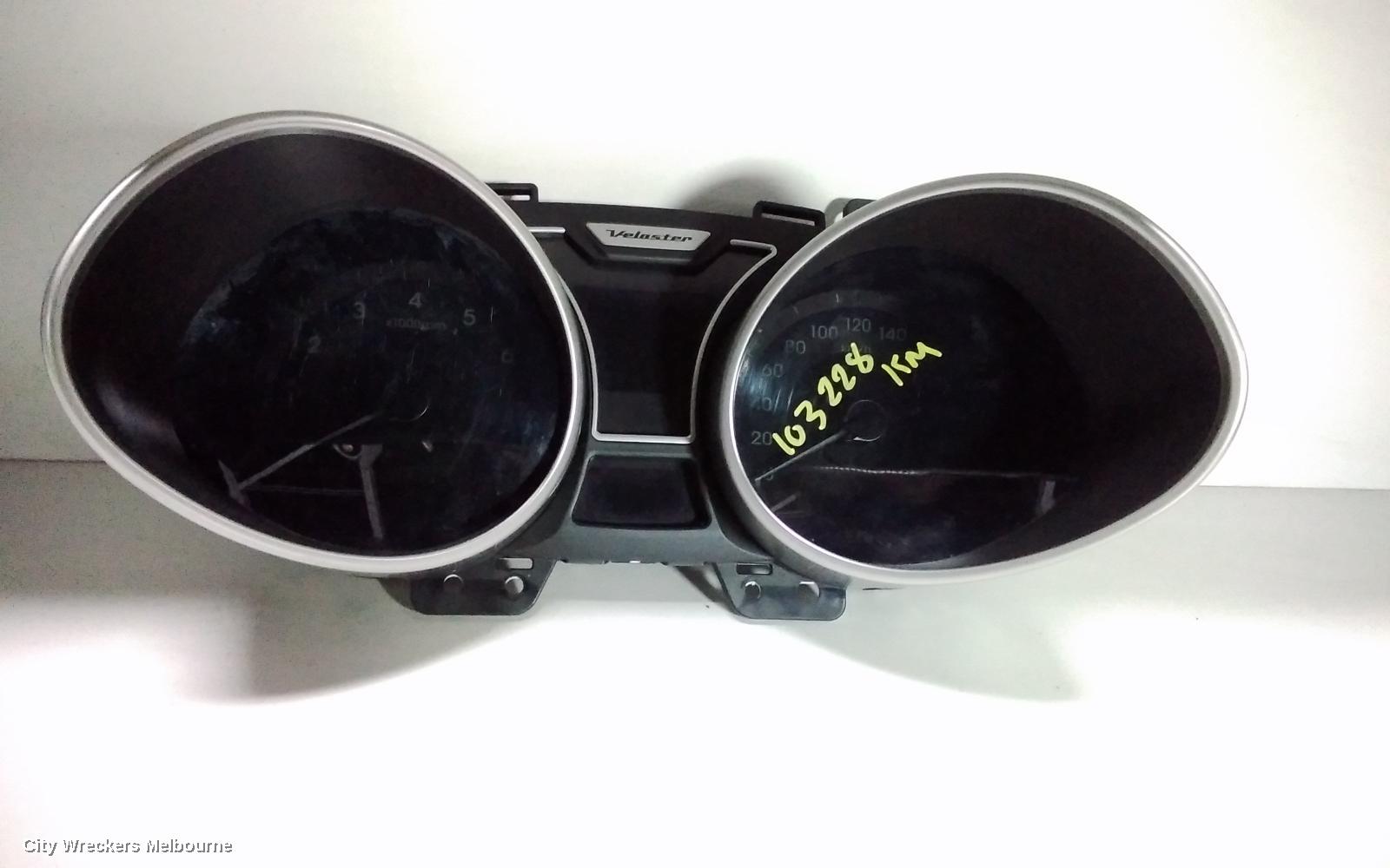 HYUNDAI VELOSTER SPEEDOMETER