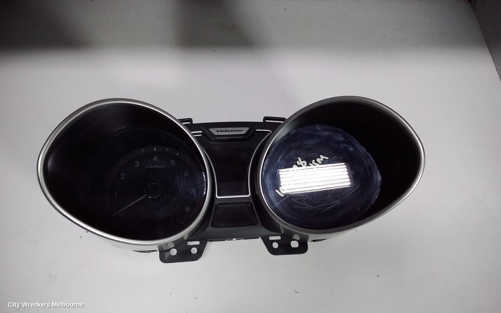 HYUNDAI VELOSTER SPEEDOMETER
