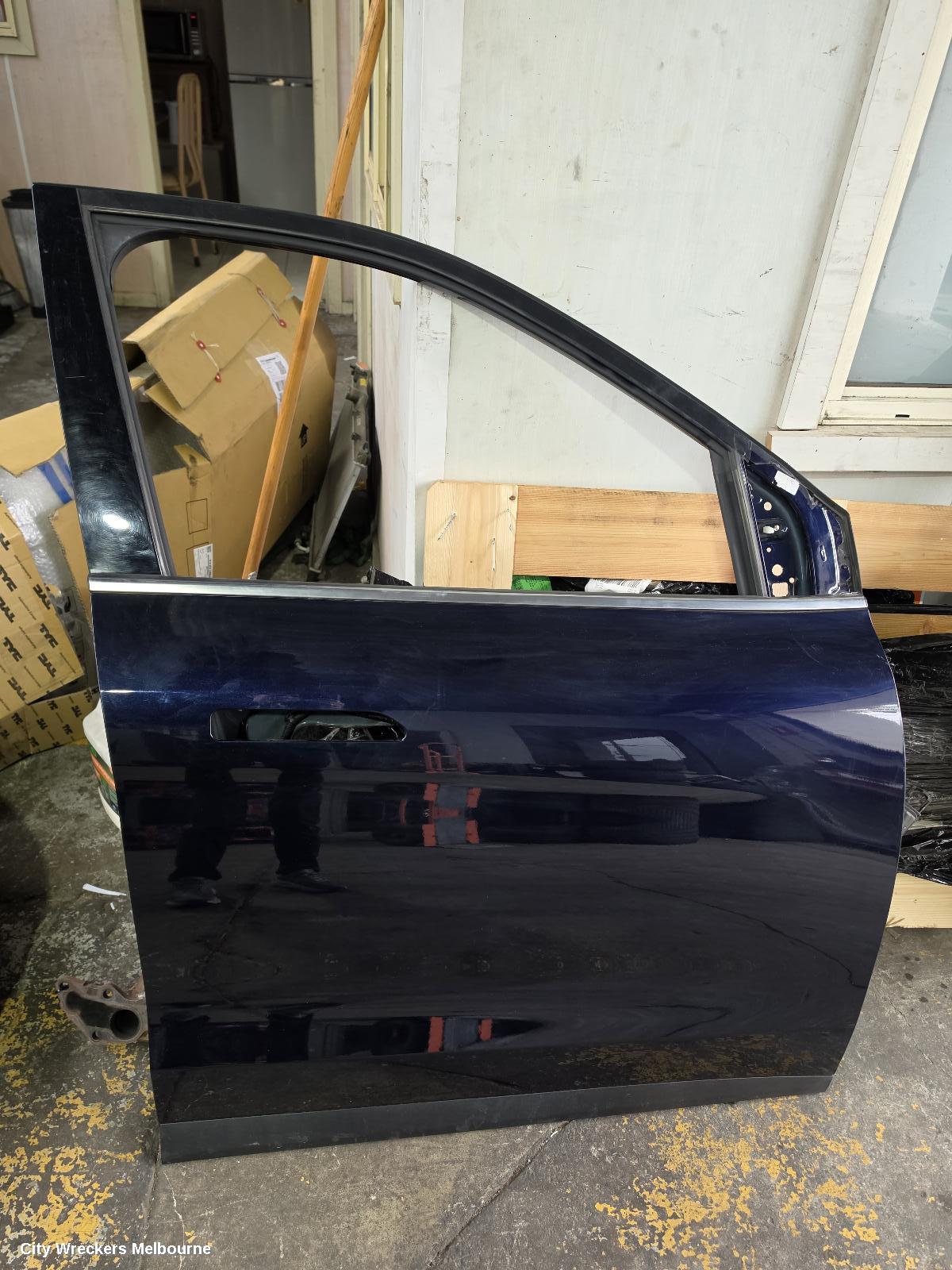 MAHINDRA XUV700 RIGHT FRONT DOOR, W601, 01/2023 ONWARDS