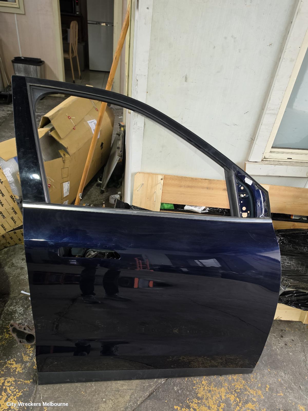 MAHINDRA XUV700 RIGHT FRONT DOOR, W601, 01/2023 ONWARDS