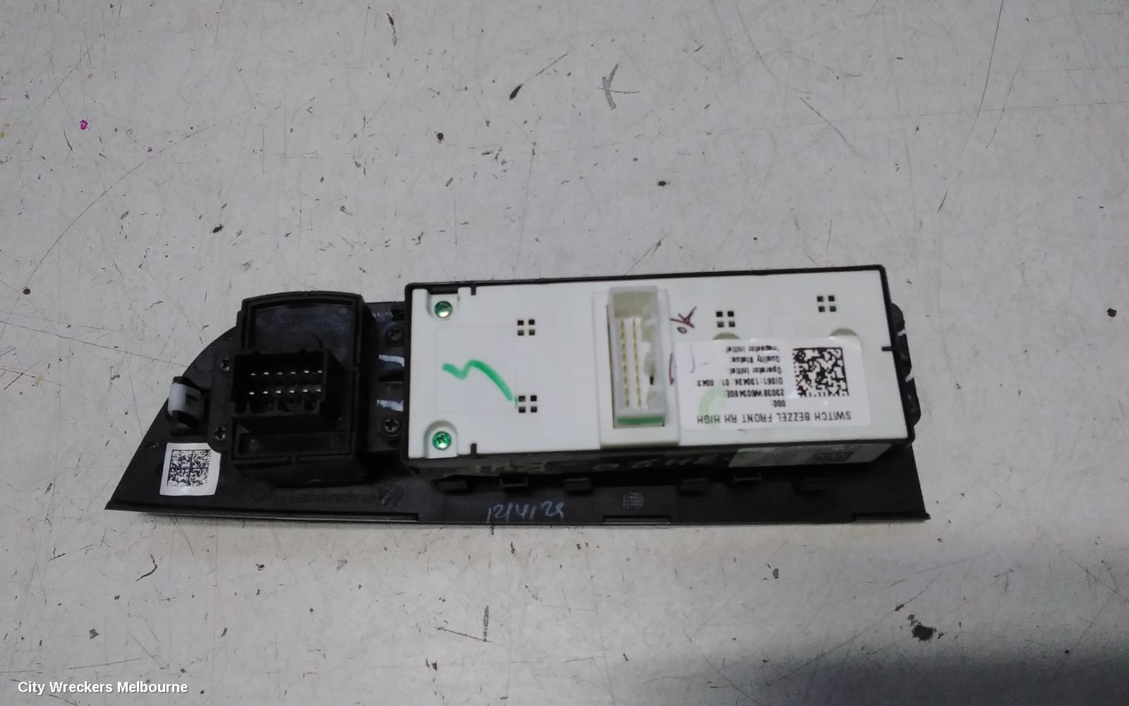 MAHINDRA XUV700 PWR DR WIND SWITCH, W601, RH FRONT (MASTER), 01/2023 ONWARDS