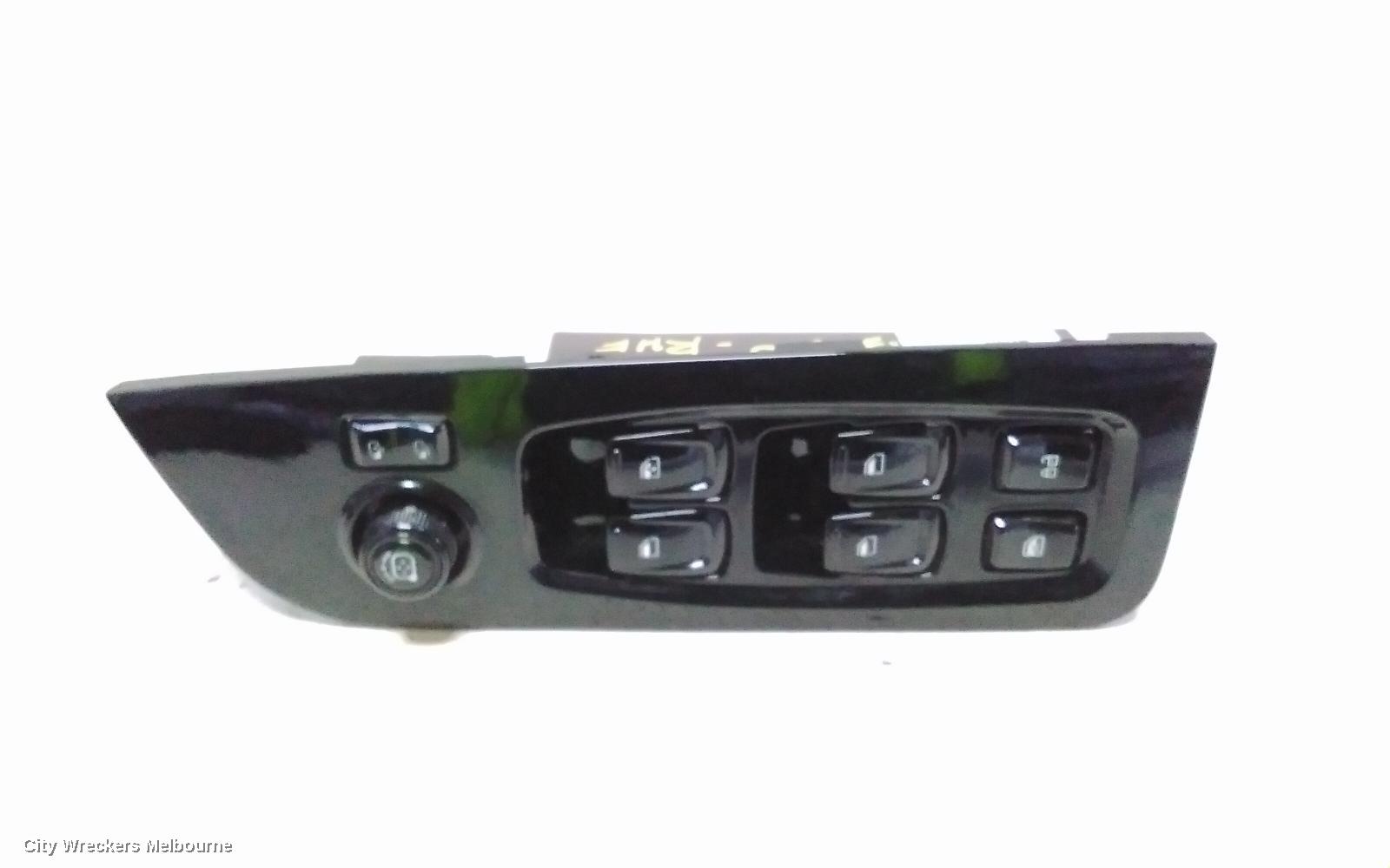 MAHINDRA XUV700 PWR DR WIND SWITCH, W601, RH FRONT (MASTER), 01/2023 ONWARDS