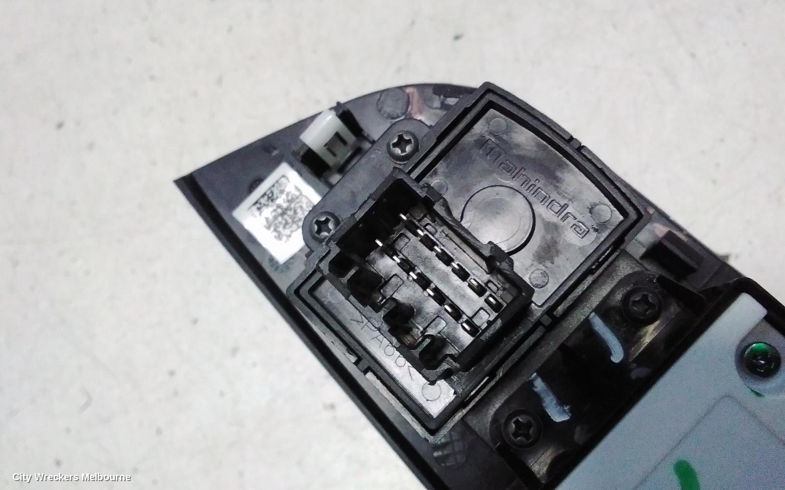 MAHINDRA XUV700 PWR DR WIND SWITCH, W601, RH FRONT (MASTER), 01/2023 ONWARDS
