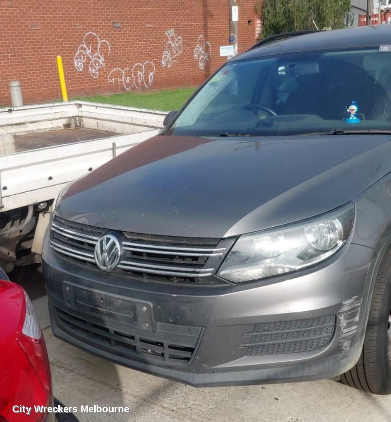VOLKSWAGEN TIGUAN RIGHT GUARD LINER, 5N, 05/2008 - 08/2016