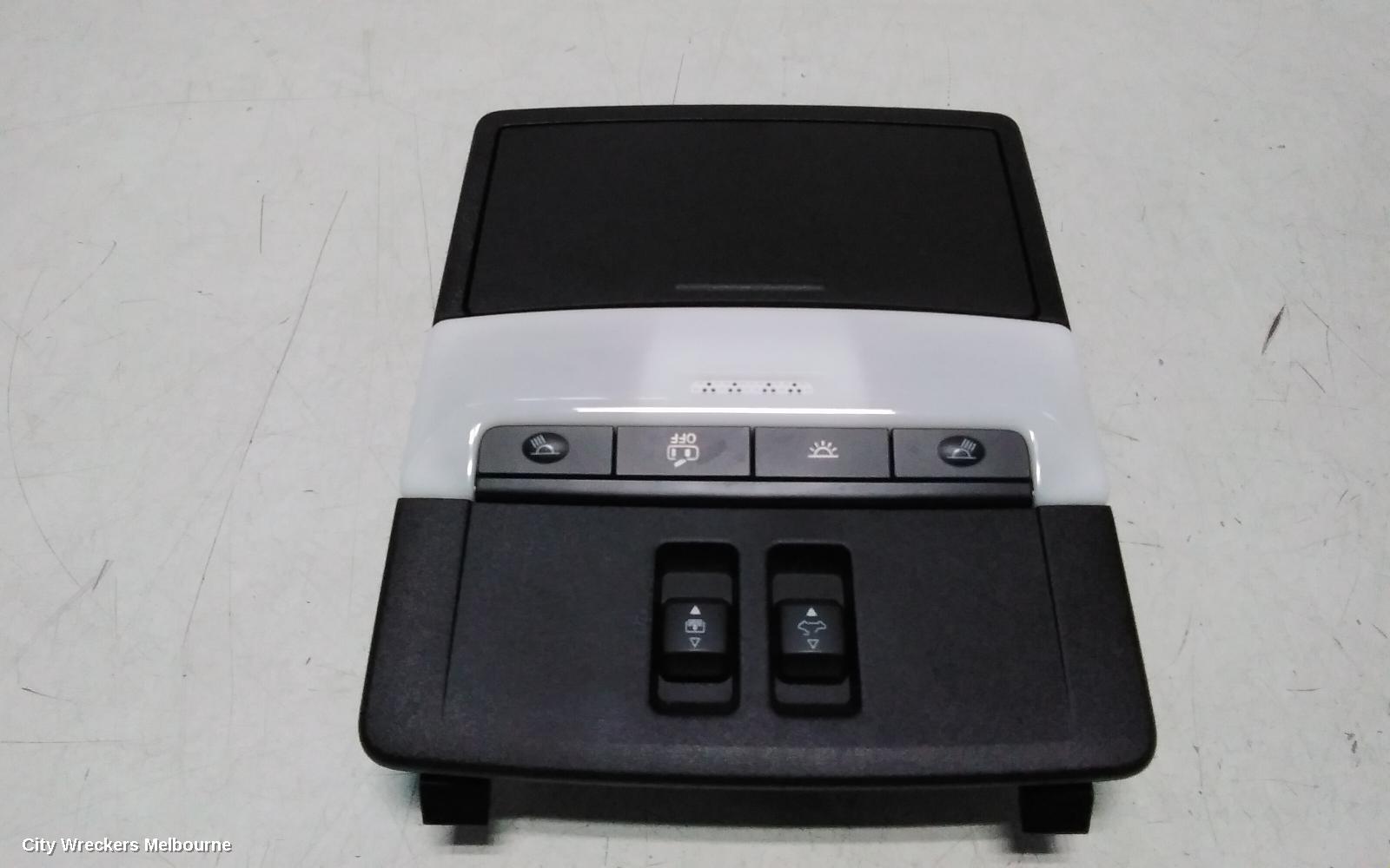 MITSUBISHI OUTLANDER COURTESY LIGHT, ZM, 08/2021 ONWARDS
