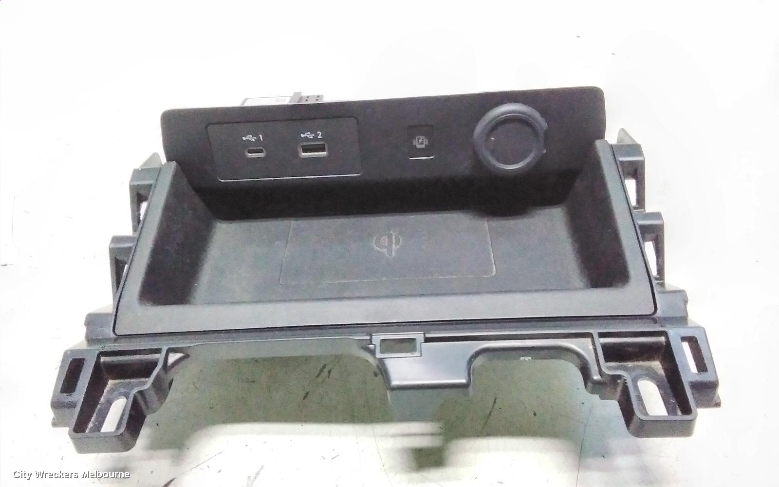 MITSUBISHI OUTLANDER, ZM, WIRELESS CHARGING PAD (IN FRONT OF CENTRE CONSOLE), 08/2021 ONWARDS, MOBIL CHARGER: 147923