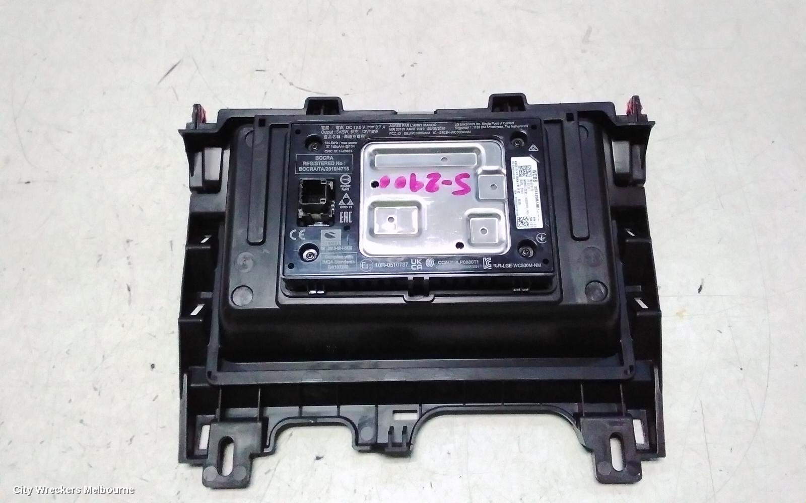 MITSUBISHI OUTLANDER, ZM, WIRELESS CHARGING PAD (IN FRONT OF CENTRE CONSOLE), 08/2021 ONWARDS, MOBIL CHARGER: 147923