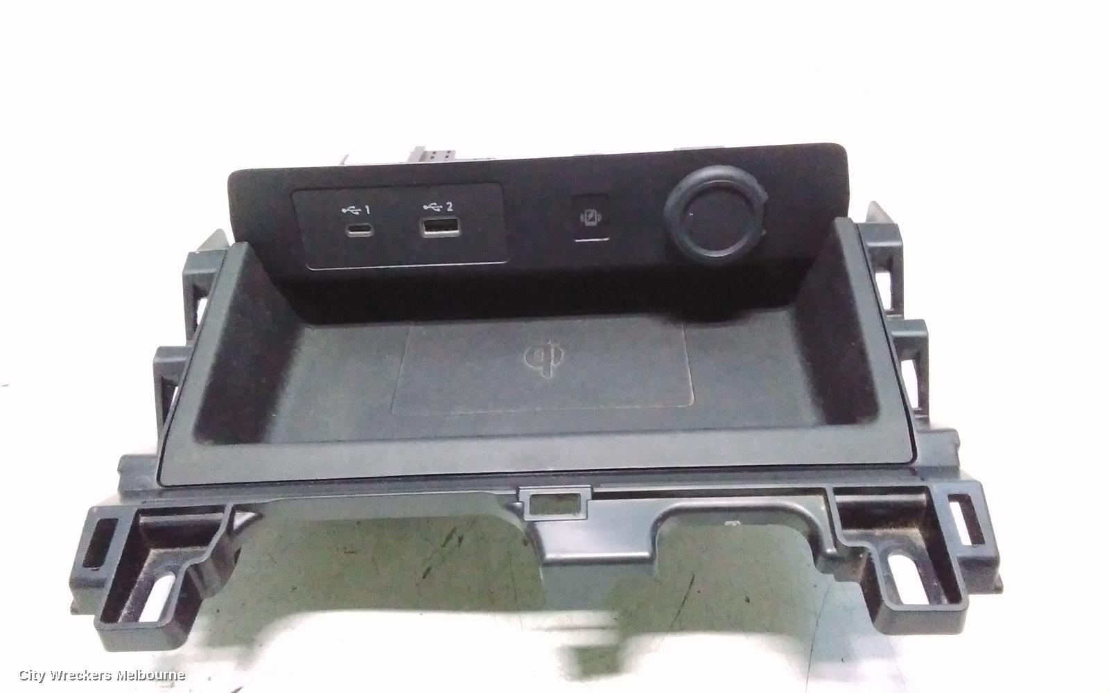 MITSUBISHI OUTLANDER, ZM, WIRELESS CHARGING PAD (IN FRONT OF CENTRE CONSOLE), 08/2021 ONWARDS, MOBIL CHARGER: 147923
