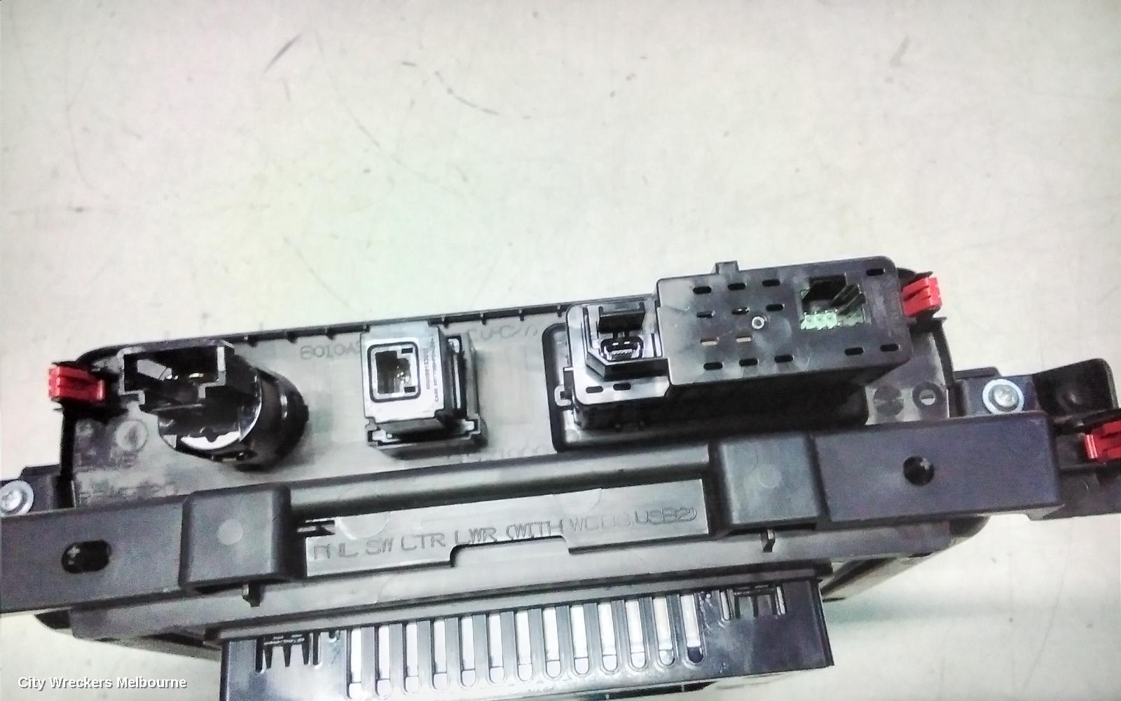MITSUBISHI OUTLANDER, ZM, WIRELESS CHARGING PAD (IN FRONT OF CENTRE CONSOLE), 08/2021 ONWARDS, MOBIL CHARGER: 147923