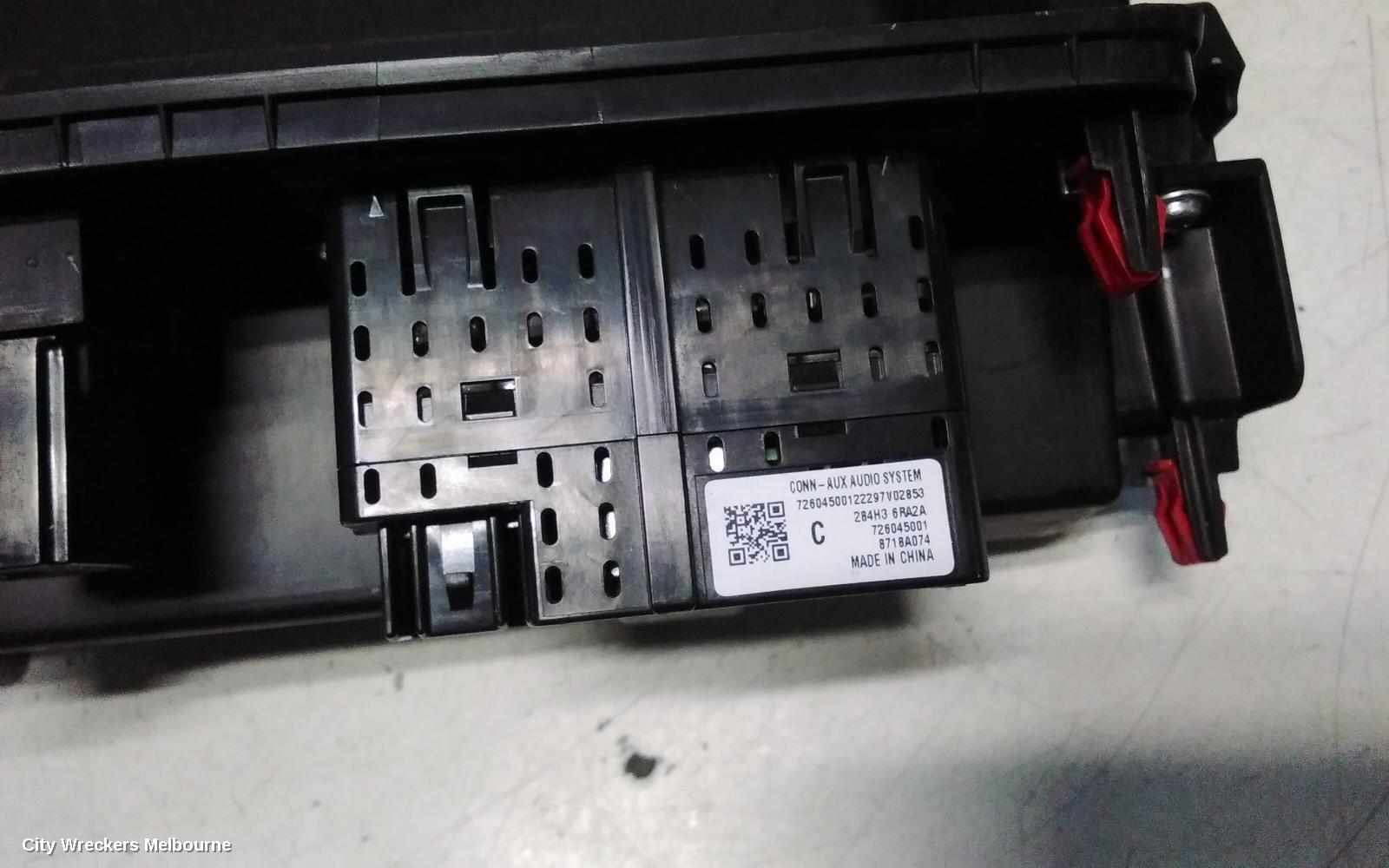 MITSUBISHI OUTLANDER, ZM, WIRELESS CHARGING PAD (IN FRONT OF CENTRE CONSOLE), 08/2021 ONWARDS, MOBIL CHARGER: 147923