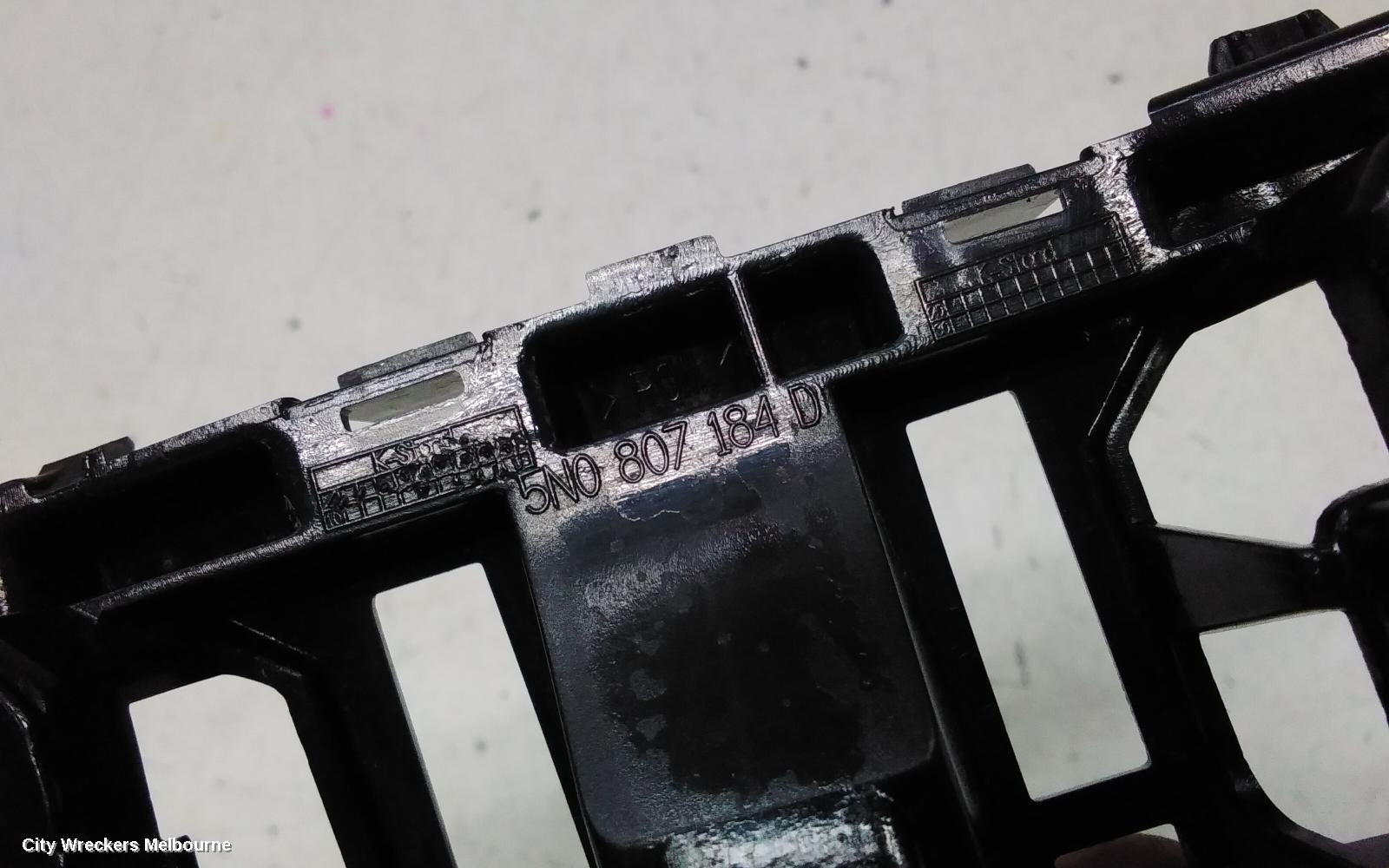 VOLKSWAGEN TIGUAN, 5N 08/2011 - 08/2016, RHF BAR BRACKET ~ WVGZZZ5NZEW018752: 148018