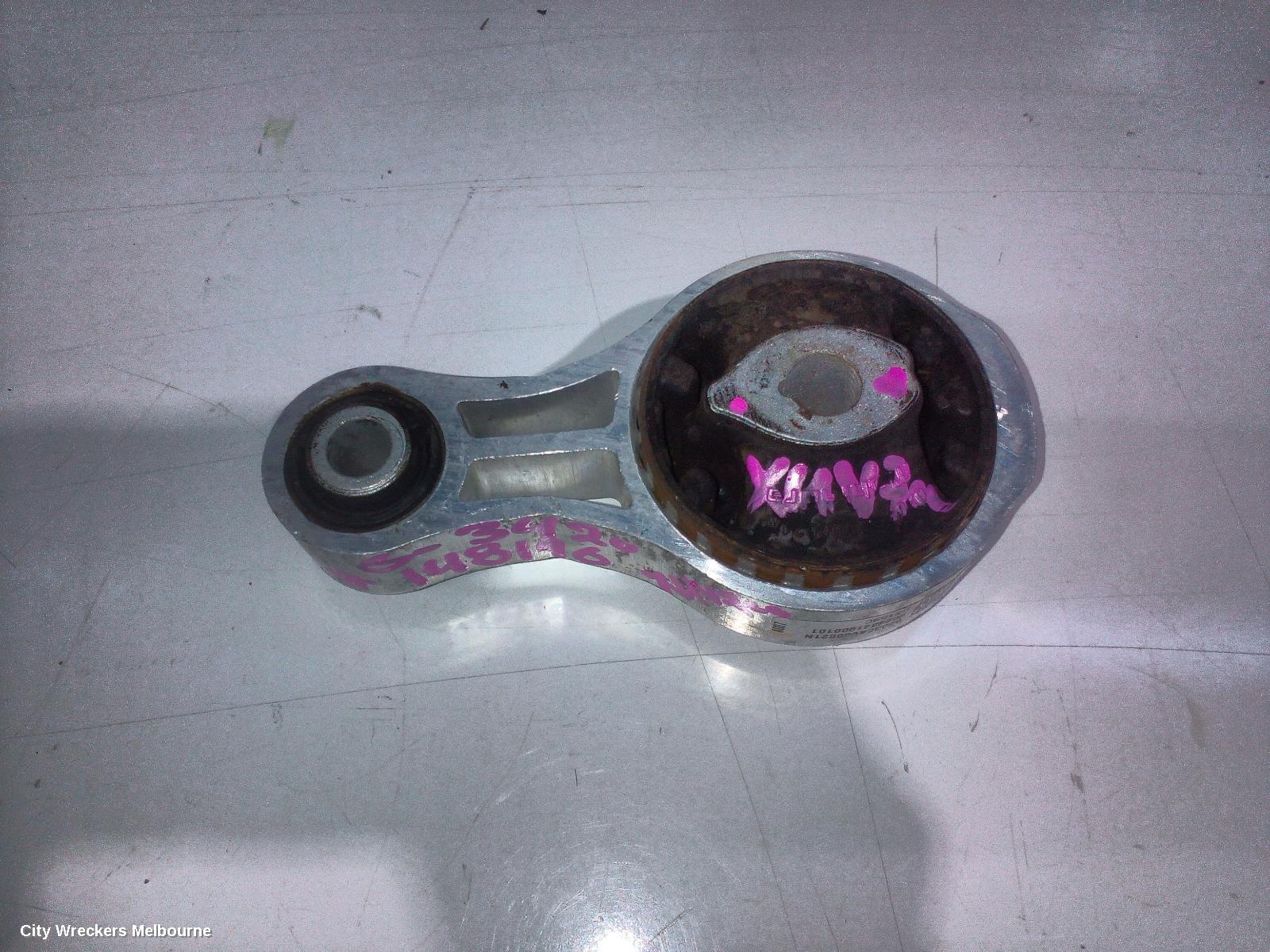 MAHINDRA XUV700 MOUNT, W601, 01/2023 ONWARDS