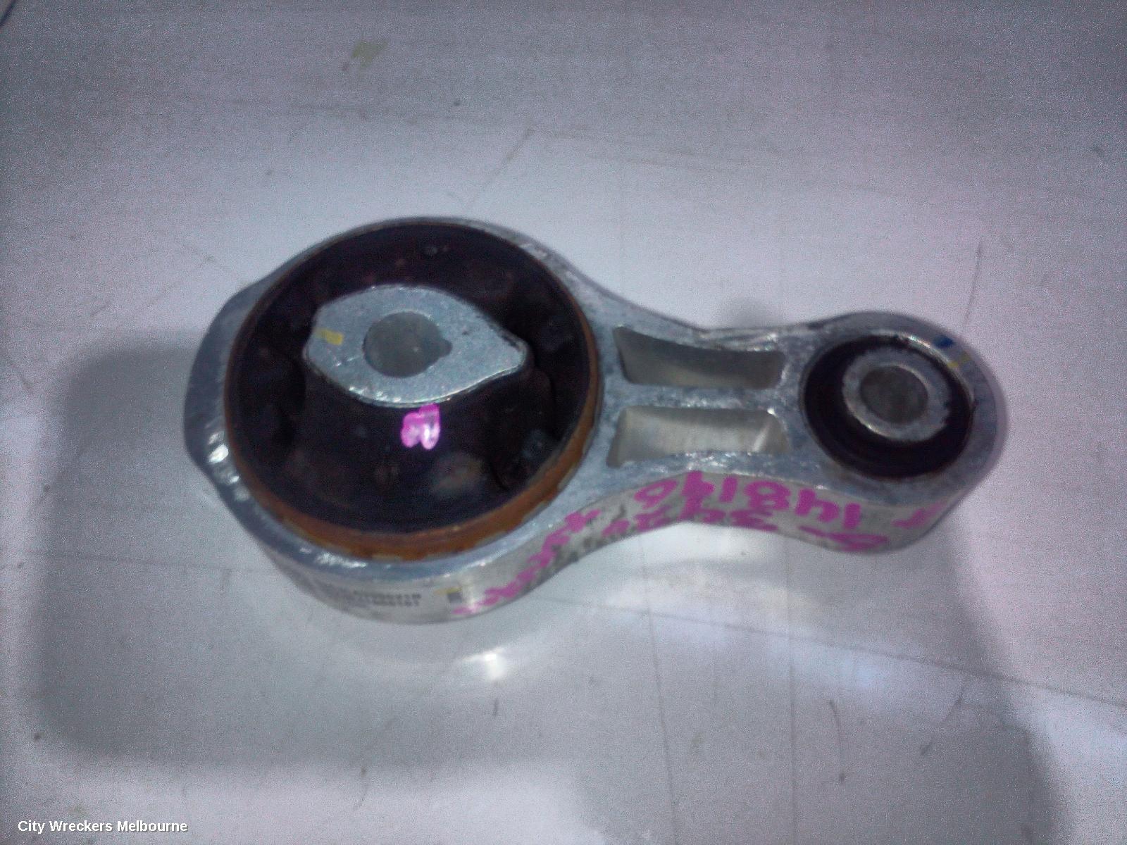 MAHINDRA XUV700 MOUNT, W601, 01/2023 ONWARDS